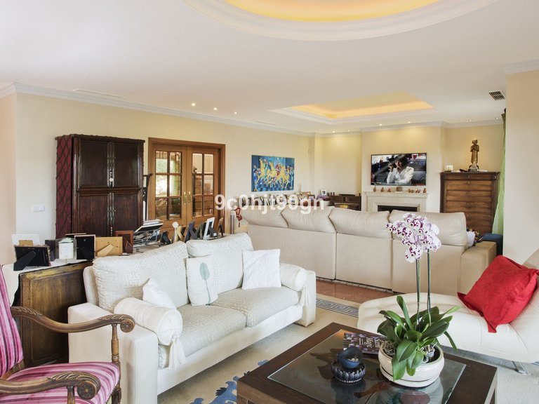 Villa for Sale in Elviria, Malaga 15