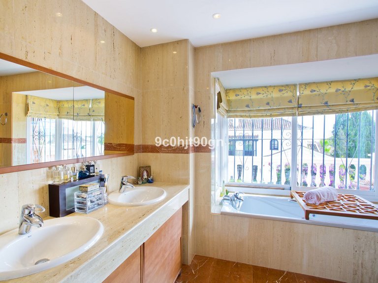Villa for Sale in Elviria, Malaga 18