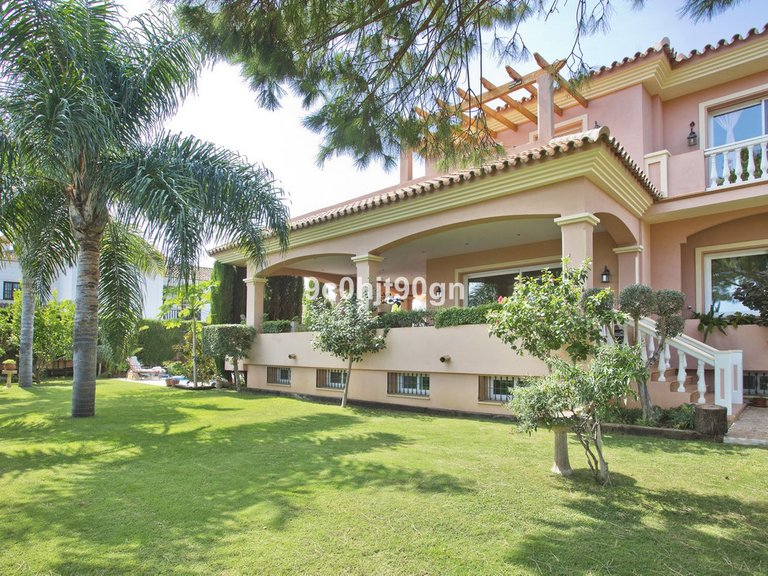Villa for Sale in Elviria, Malaga 8