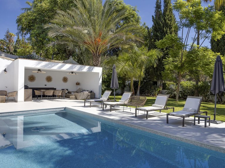 Villa for Sale in El Paraiso, Malaga 10