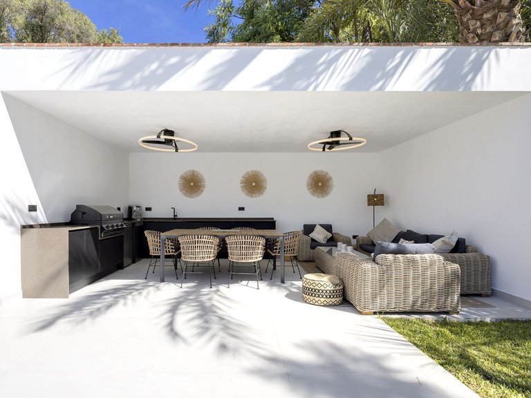 Villa for Sale in El Paraiso, Malaga 11