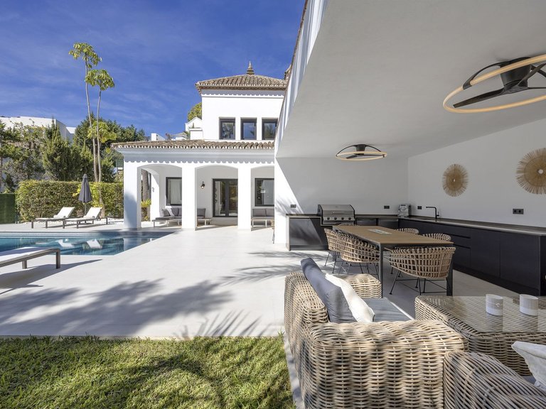 Villa for Sale in El Paraiso, Malaga 13