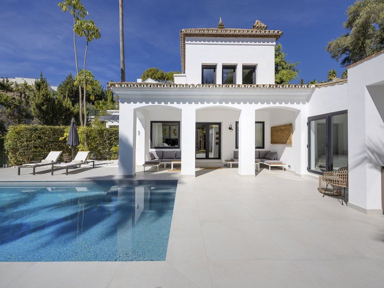 Villa for Sale in El Paraiso, Malaga 15