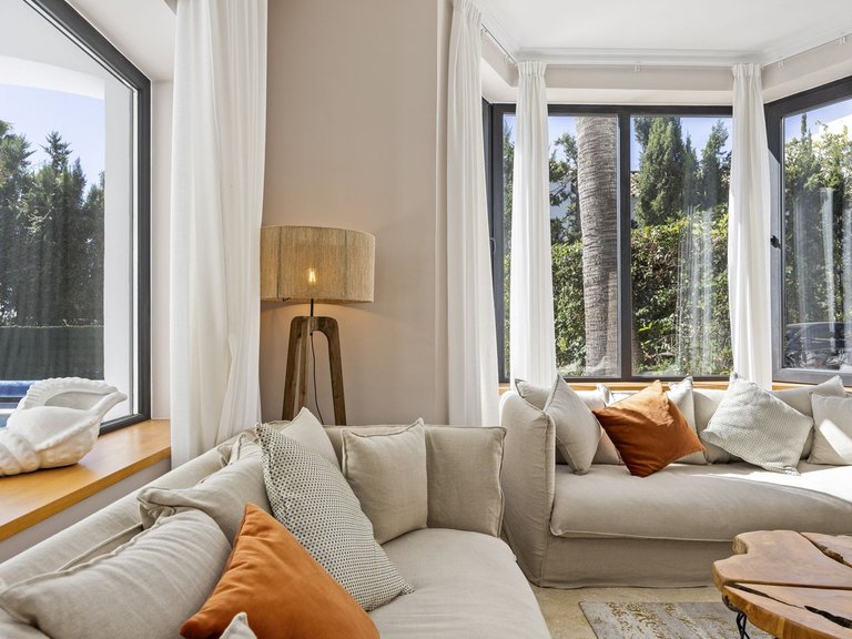 Villa for Sale in El Paraiso, Malaga 18