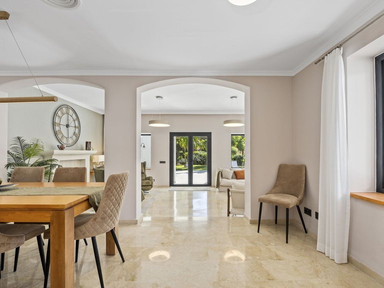 Villa for Sale in El Paraiso, Malaga 19