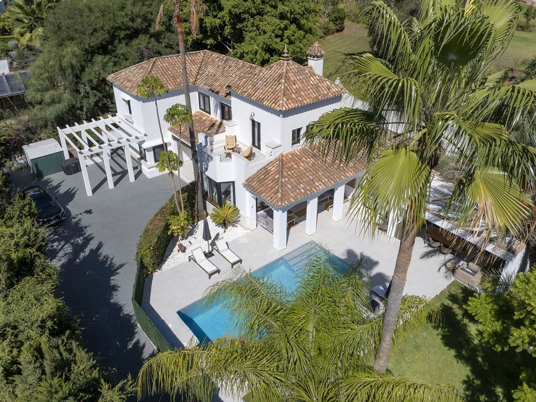 Villa for Sale in El Paraiso, Malaga 2