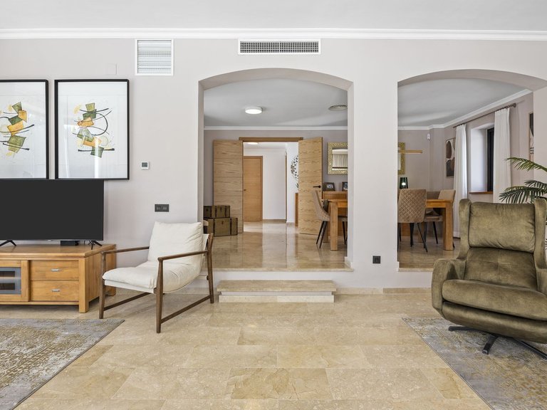 Villa for Sale in El Paraiso, Malaga 21