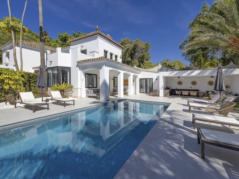 Villa for Sale in El Paraiso, Malaga 3