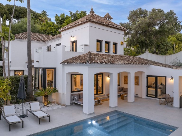 Villa for Sale in El Paraiso, Malaga 39