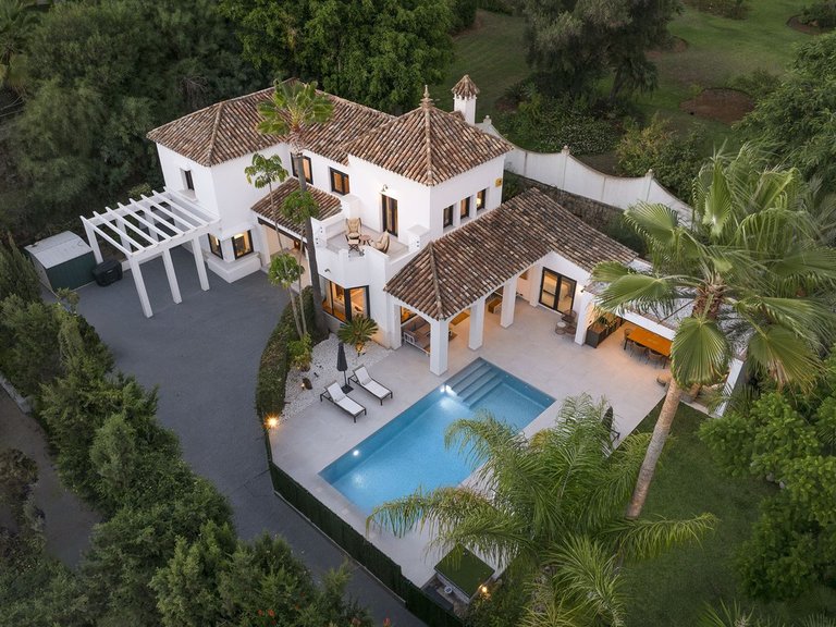 Villa for Sale in El Paraiso, Malaga 41