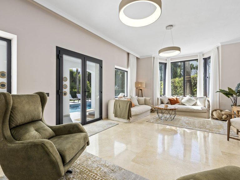 Villa for Sale in El Paraiso, Malaga 7