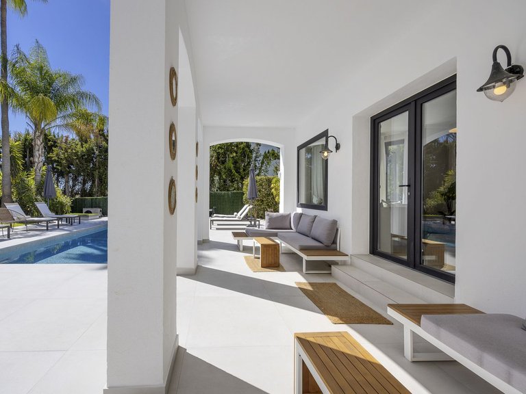 Villa for Sale in El Paraiso, Malaga 8