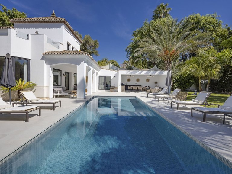 Villa for Sale in El Paraiso, Malaga 9