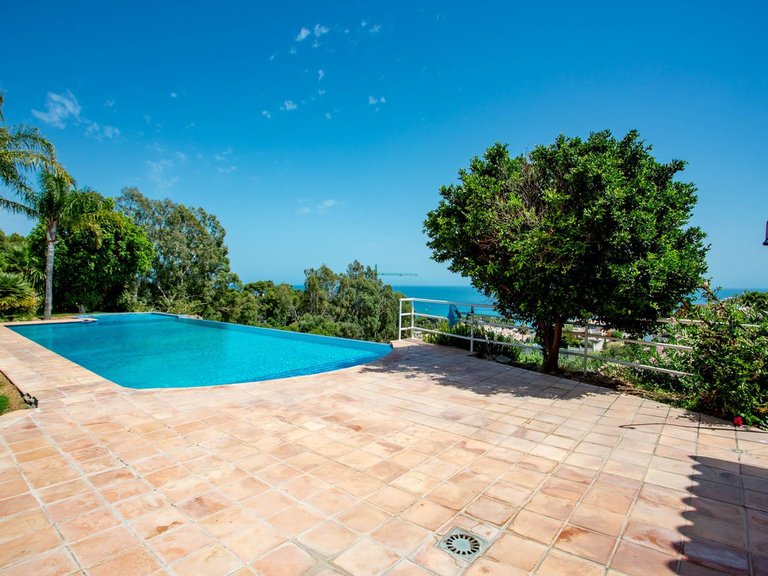 Villa for Sale in Costa del Sol Benalmadena, Malaga 11