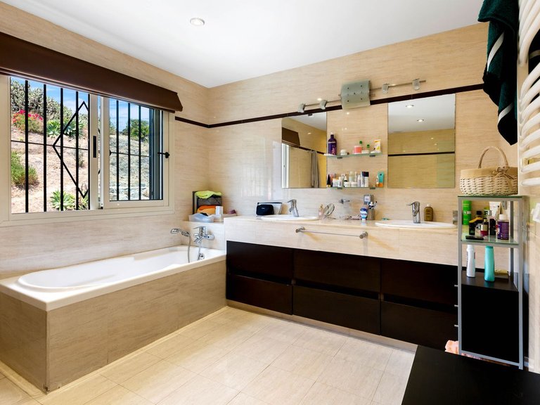 Villa for Sale in Costa del Sol Benalmadena, Malaga 16