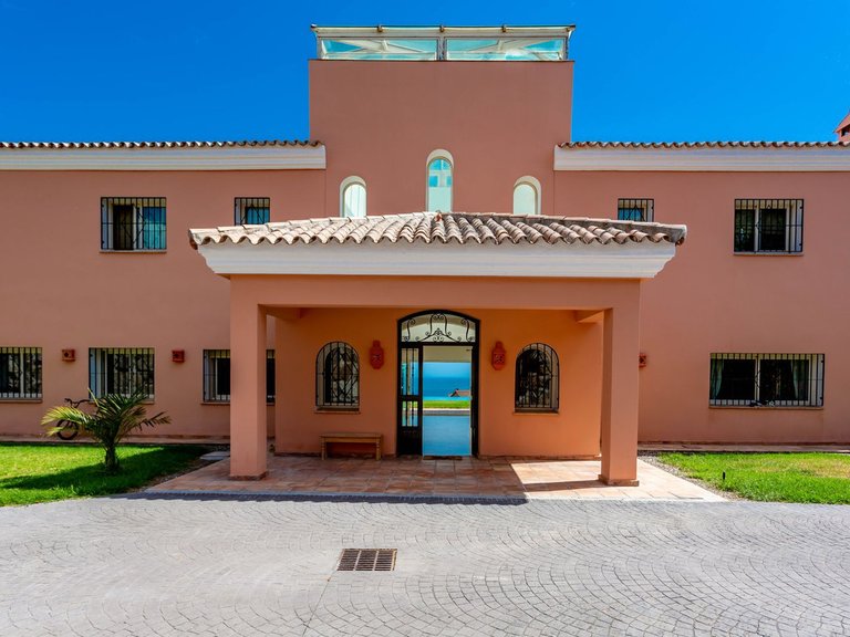 Villa for Sale in Costa del Sol Benalmadena, Malaga 2