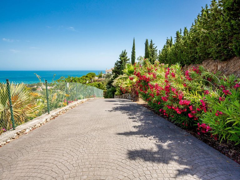 Villa for Sale in Costa del Sol Benalmadena, Malaga 24