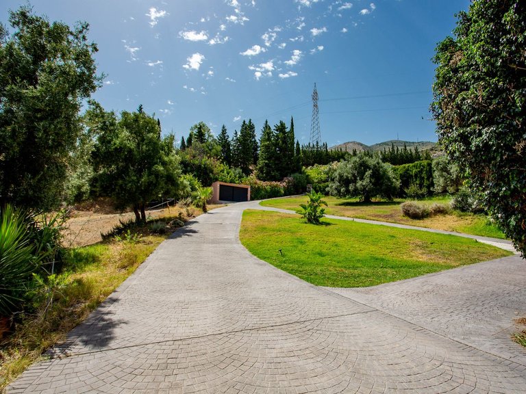 Villa for Sale in Costa del Sol Benalmadena, Malaga 33