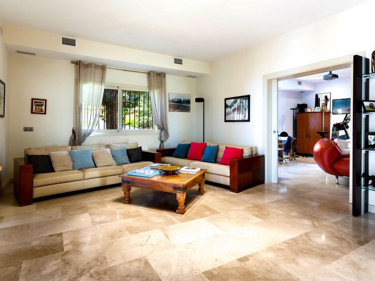 Villa for Sale in Costa del Sol Benalmadena, Malaga 6