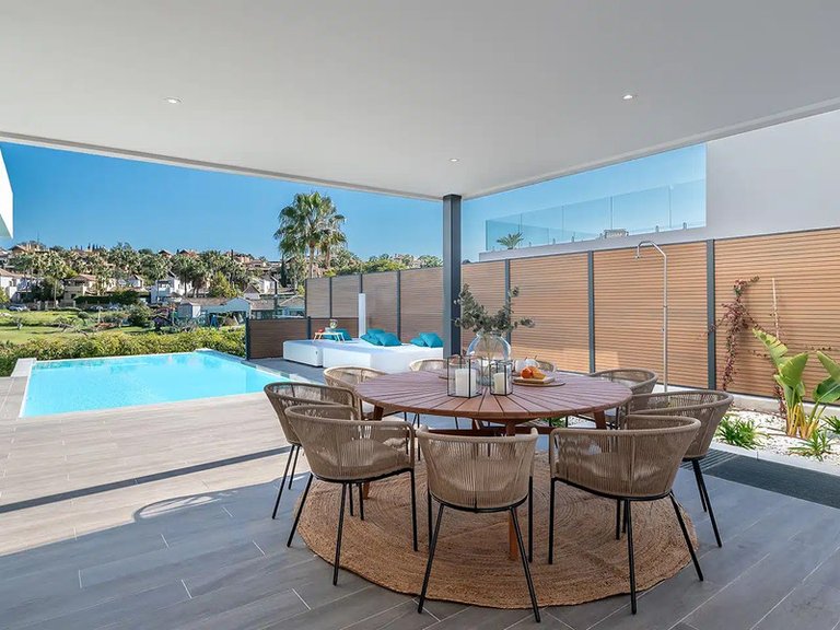Villa for Sale in El Paraiso, Malaga 10