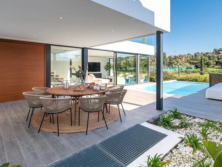 Villa for Sale in El Paraiso, Malaga 11