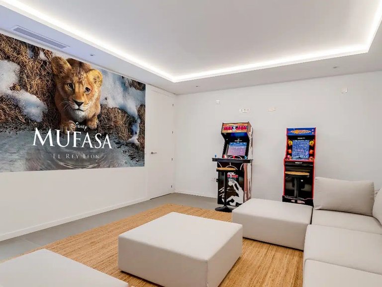 Villa for Sale in El Paraiso, Malaga 12