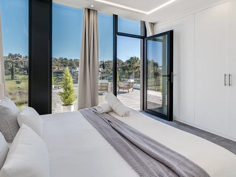 Villa for Sale in El Paraiso, Malaga 13