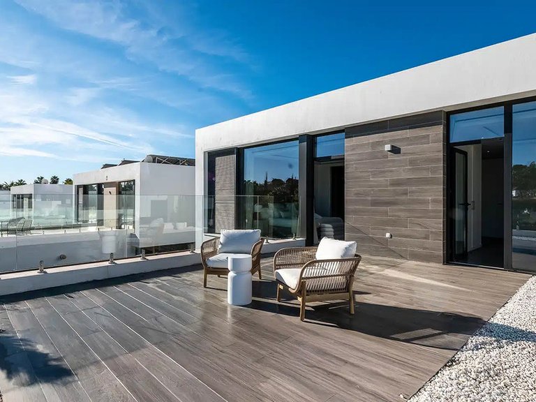 Villa for Sale in El Paraiso, Malaga 14
