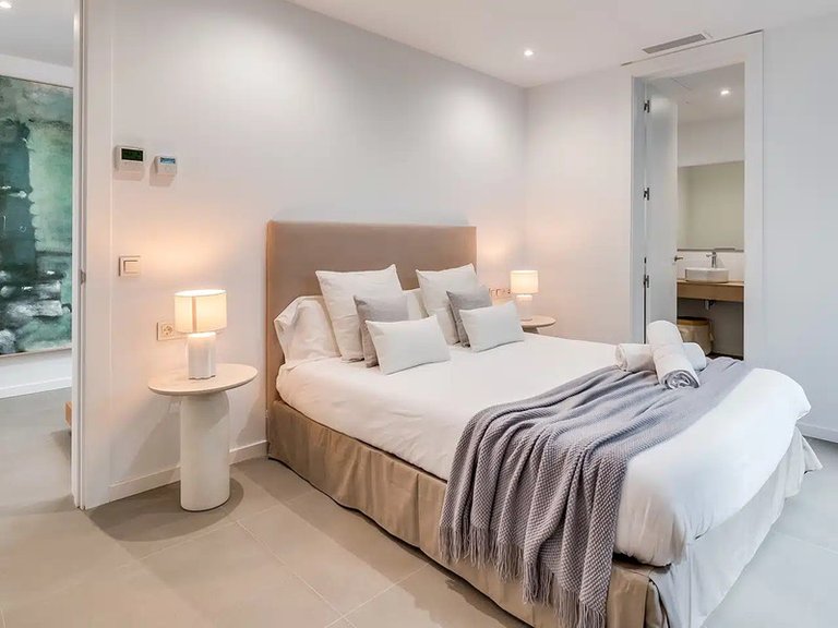 Villa for Sale in El Paraiso, Malaga 17