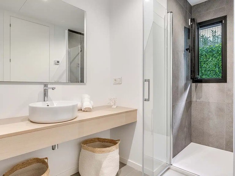 Villa for Sale in El Paraiso, Malaga 20