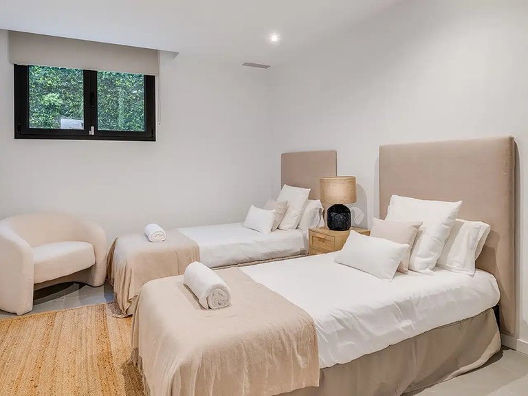 Villa for Sale in El Paraiso, Malaga 21
