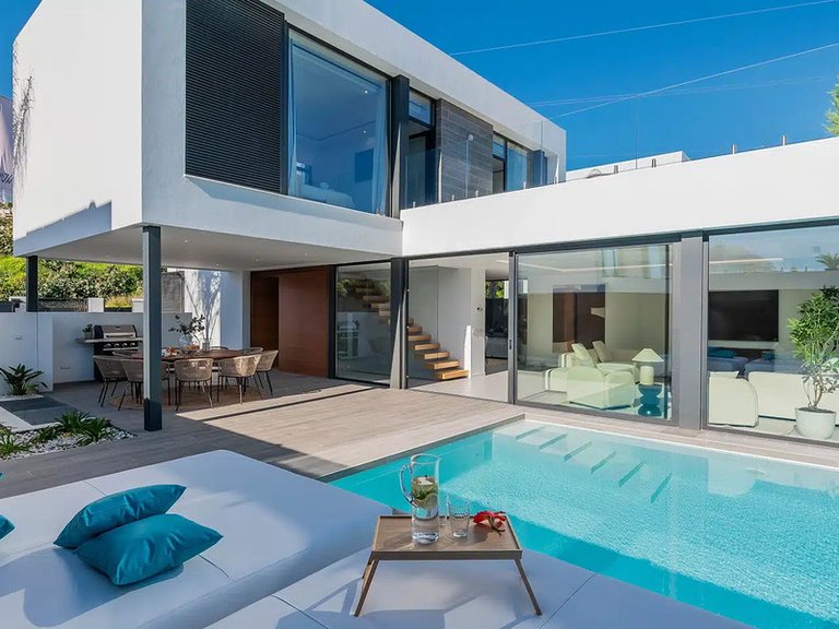 Villa for Sale in El Paraiso, Malaga 23