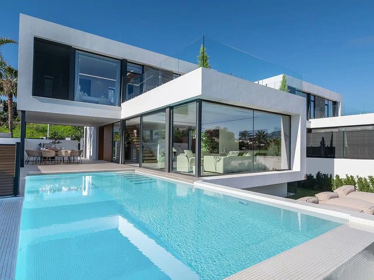 Villa for Sale in El Paraiso, Malaga 24
