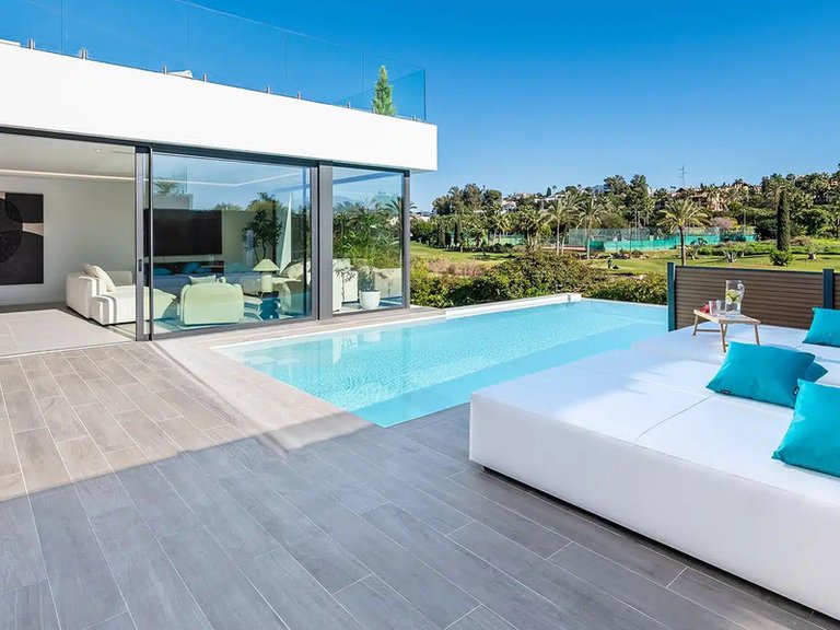 Villa for Sale in El Paraiso, Malaga 25