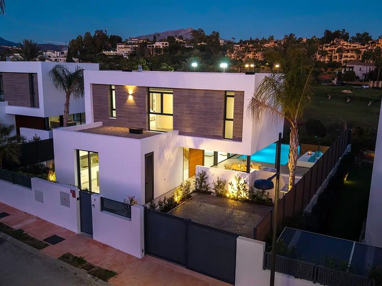 Villa for Sale in El Paraiso, Malaga 27