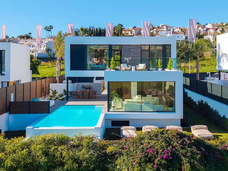 Villa for Sale in El Paraiso, Malaga 29