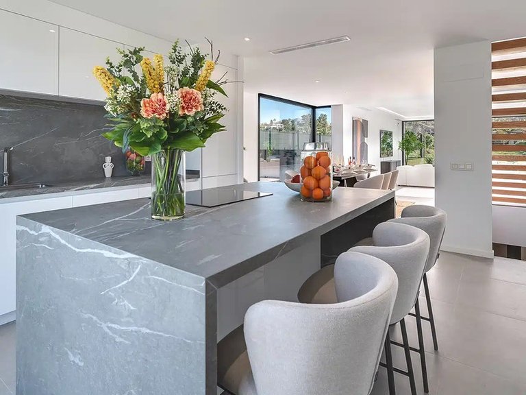 Villa for Sale in El Paraiso, Malaga 3