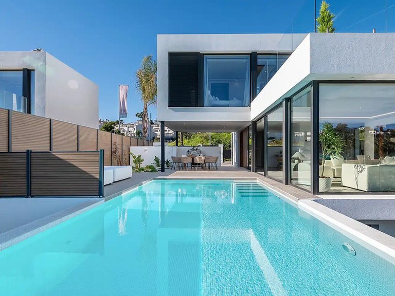 Villa for Sale in El Paraiso, Malaga 30