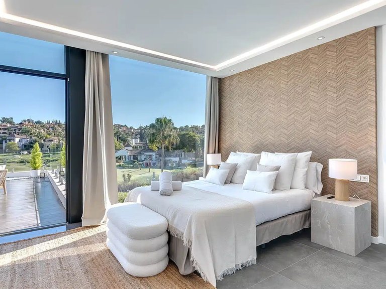 Villa for Sale in El Paraiso, Malaga 5