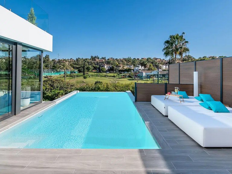 Villa for Sale in El Paraiso, Malaga 6