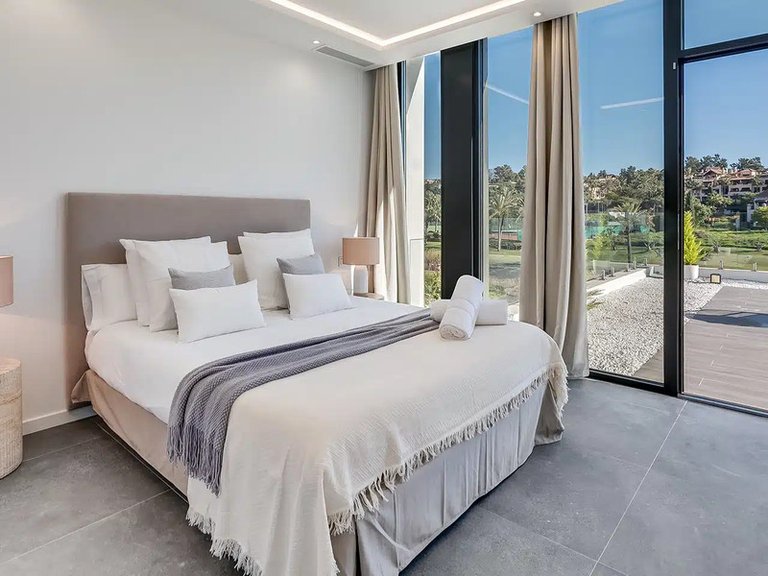 Villa for Sale in El Paraiso, Malaga 7