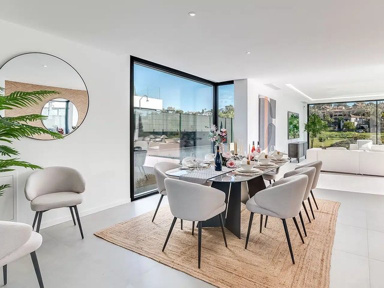 Villa for Sale in El Paraiso, Malaga 9