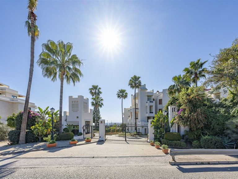 Apartment for Sale in New Golden Mile, Malaga 20