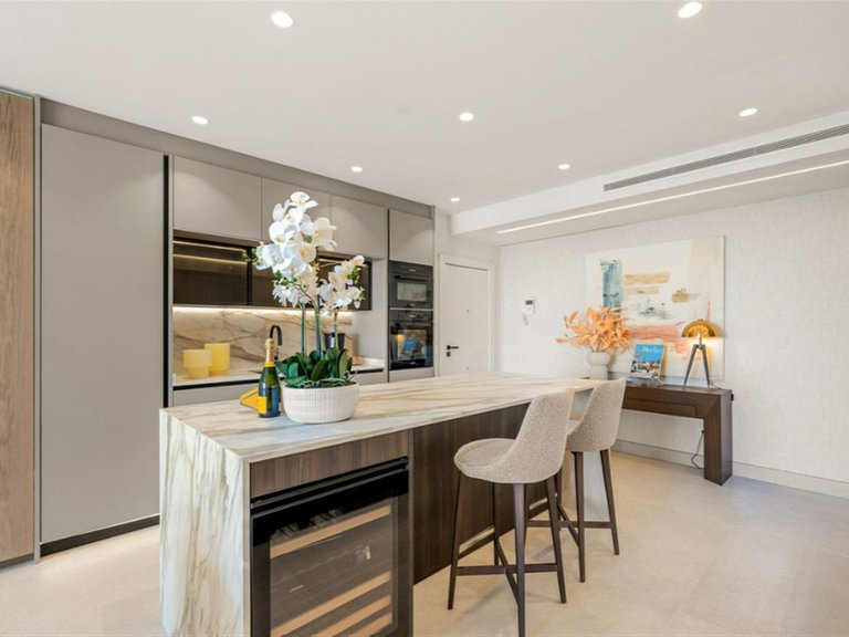 Apartment for Sale in New Golden Mile, Malaga 7