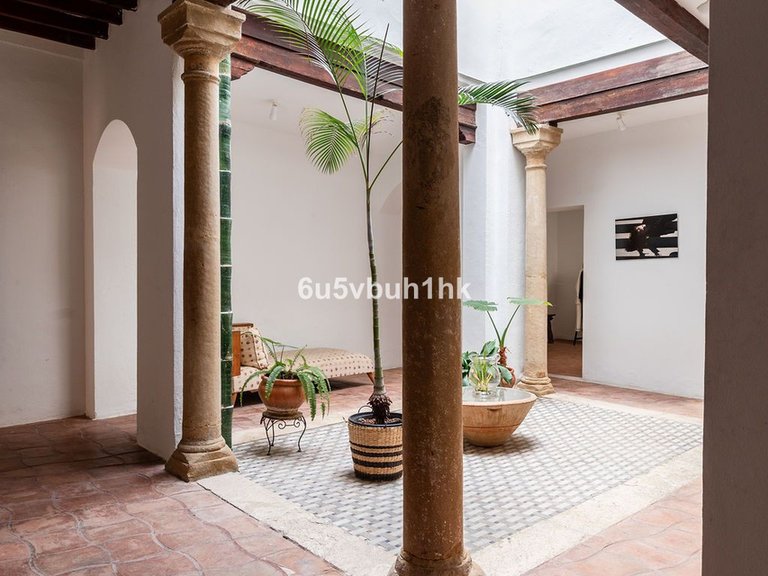 Villa for Sale in Málaga, Malaga 4