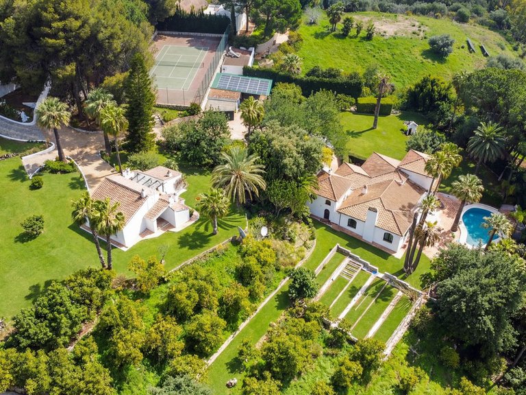Villa for Sale in Alhaurín El Grande, Malaga 1