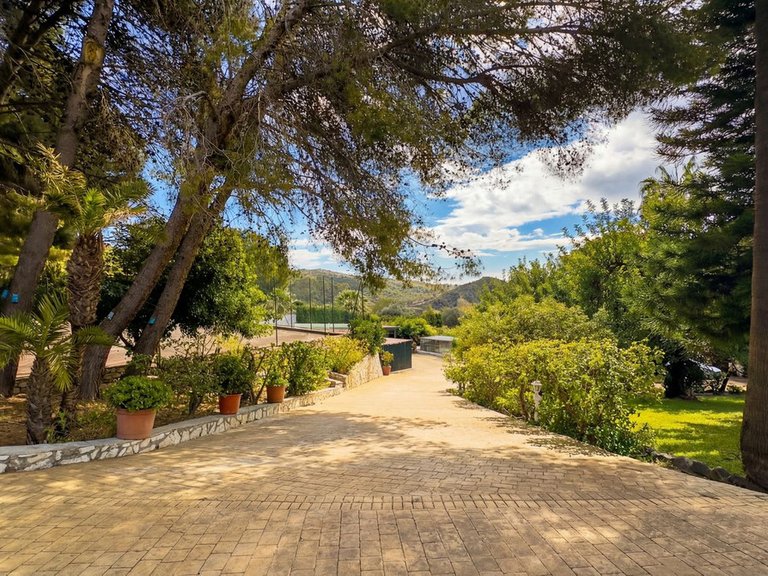 Villa for Sale in Alhaurín El Grande, Malaga 37