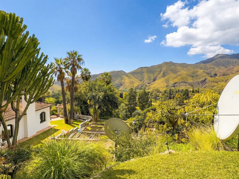 Villa for Sale in Alhaurín El Grande, Malaga 46