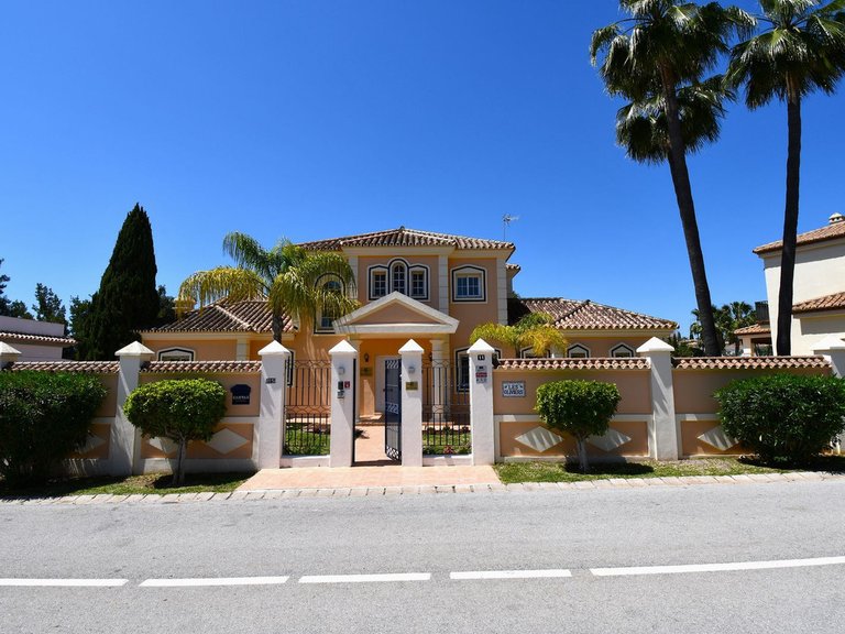 Villa for Sale in Mijas Golf, Malaga 1