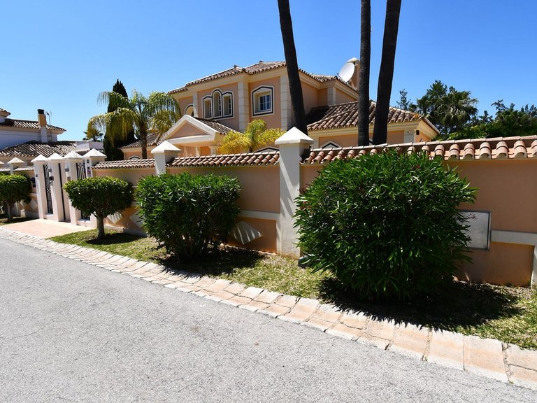 Villa for Sale in Mijas Golf, Malaga 14